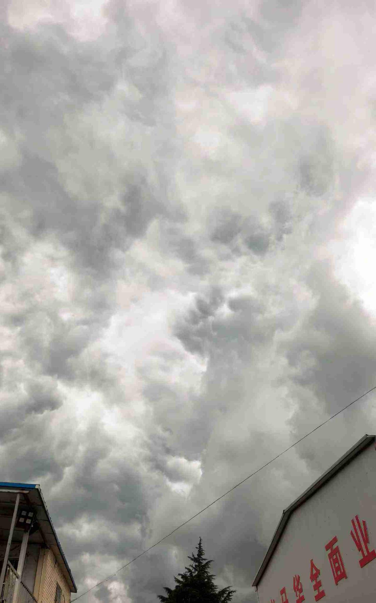 我的今日状态：🏝️旅行度假
我这里的天气：🌧下雨