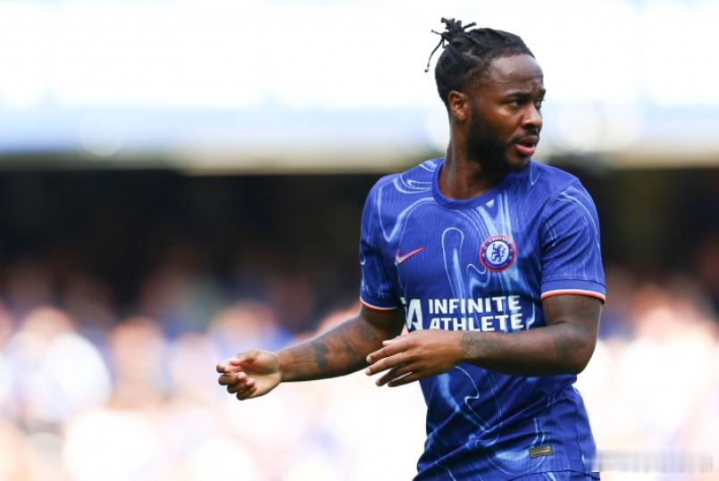 据天空体育和罗马诺消息，31岁的斯特林可能在本月与切尔西商谈解约离队，在被排除出