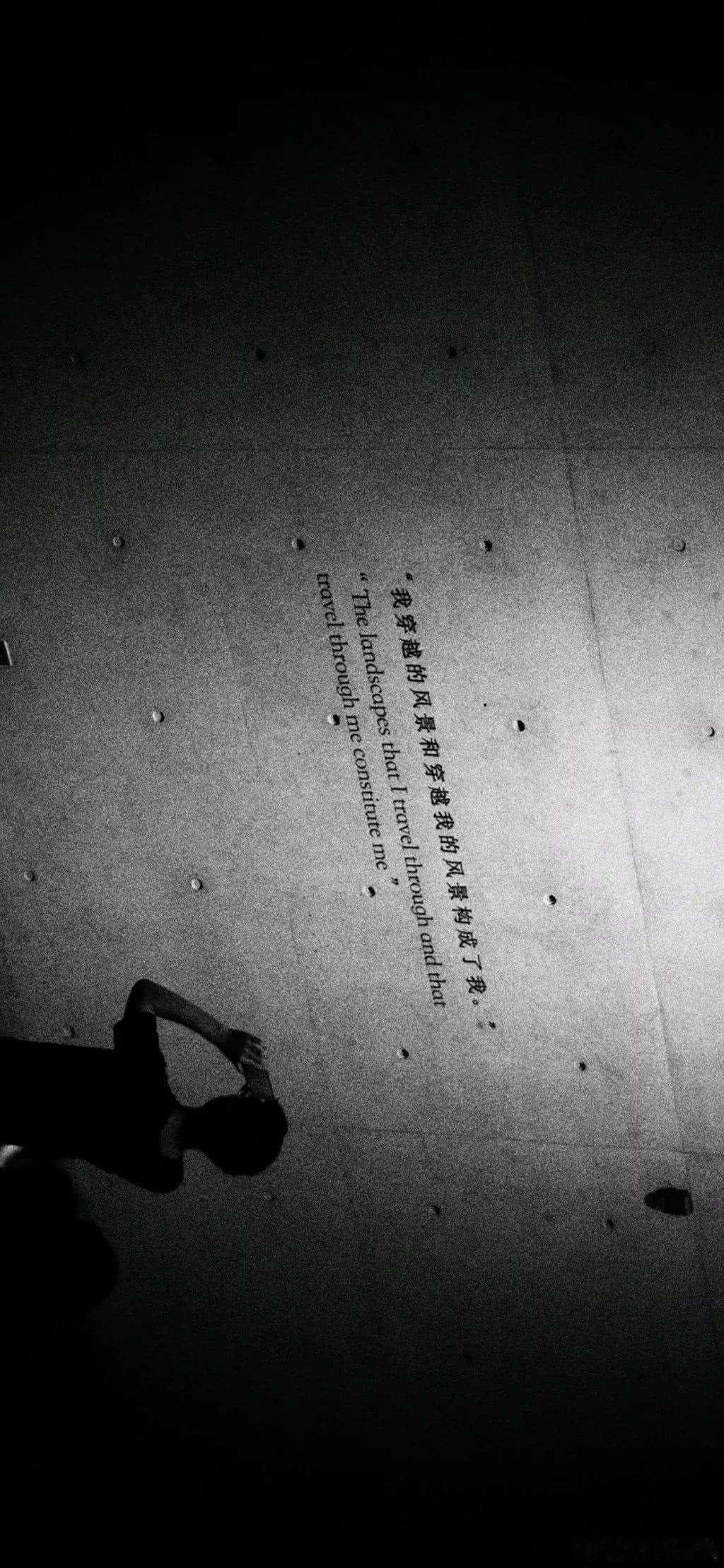 还是喜欢刚认识你时候的自己 热情又虚伪 新鲜又浪漫 