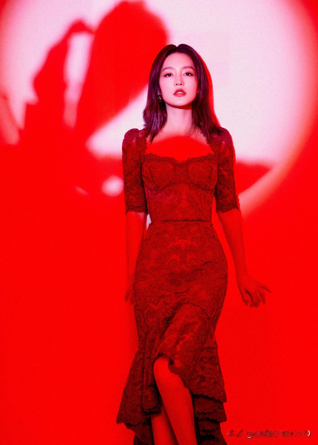 李沁，红红的喜庆气氛