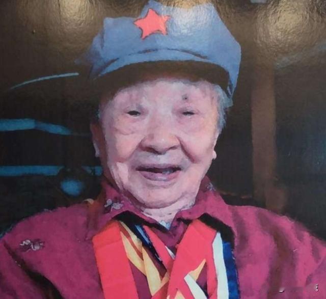 108岁女红军刘文治：带弟弟走完长征，开国上将夫人始终铭记这份恩情，对她感念终生
