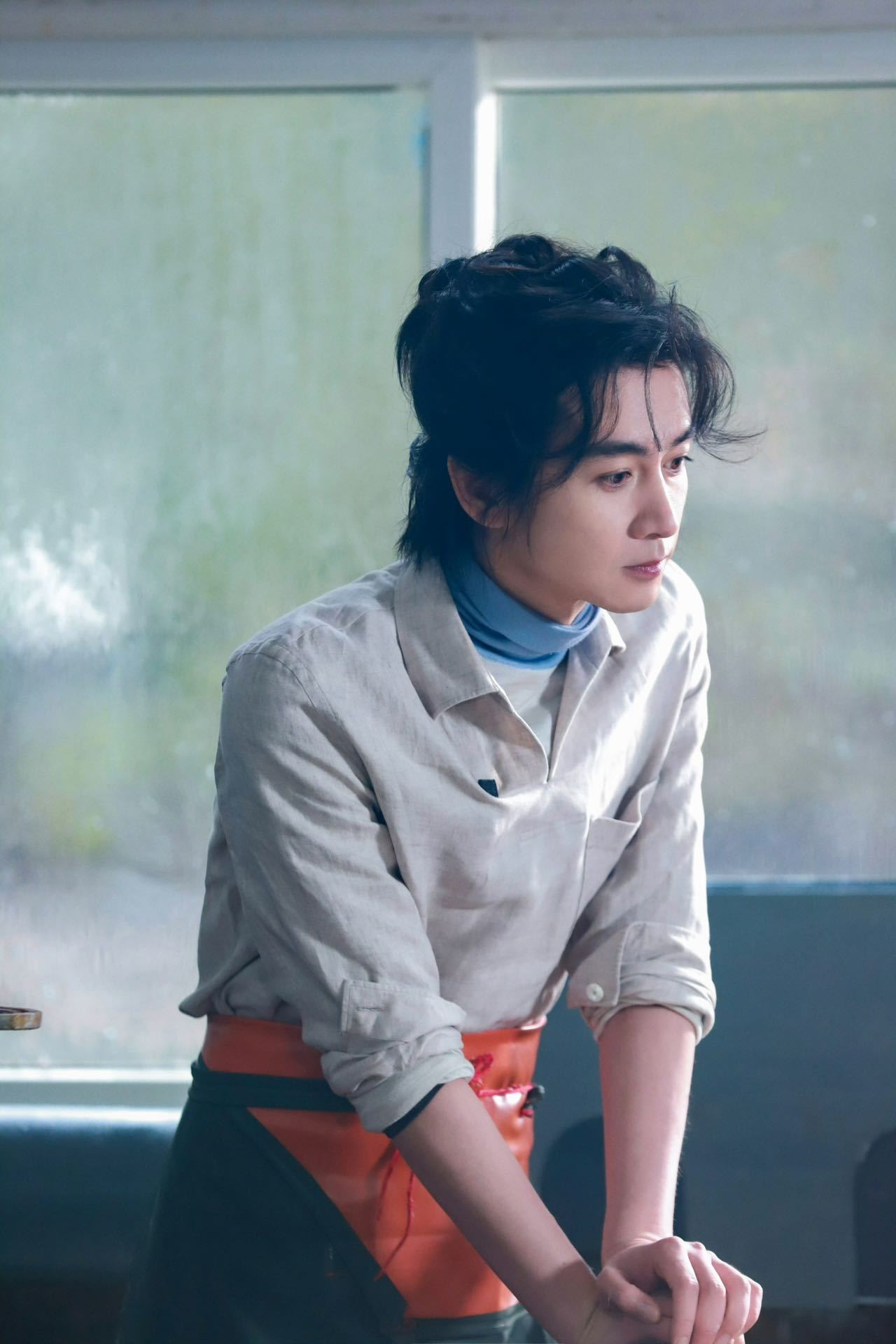 陈晓身上的书卷气在内娱完全找不到代餐吧😭眉眼间都是儒雅与从容，张口则是久经琢磨