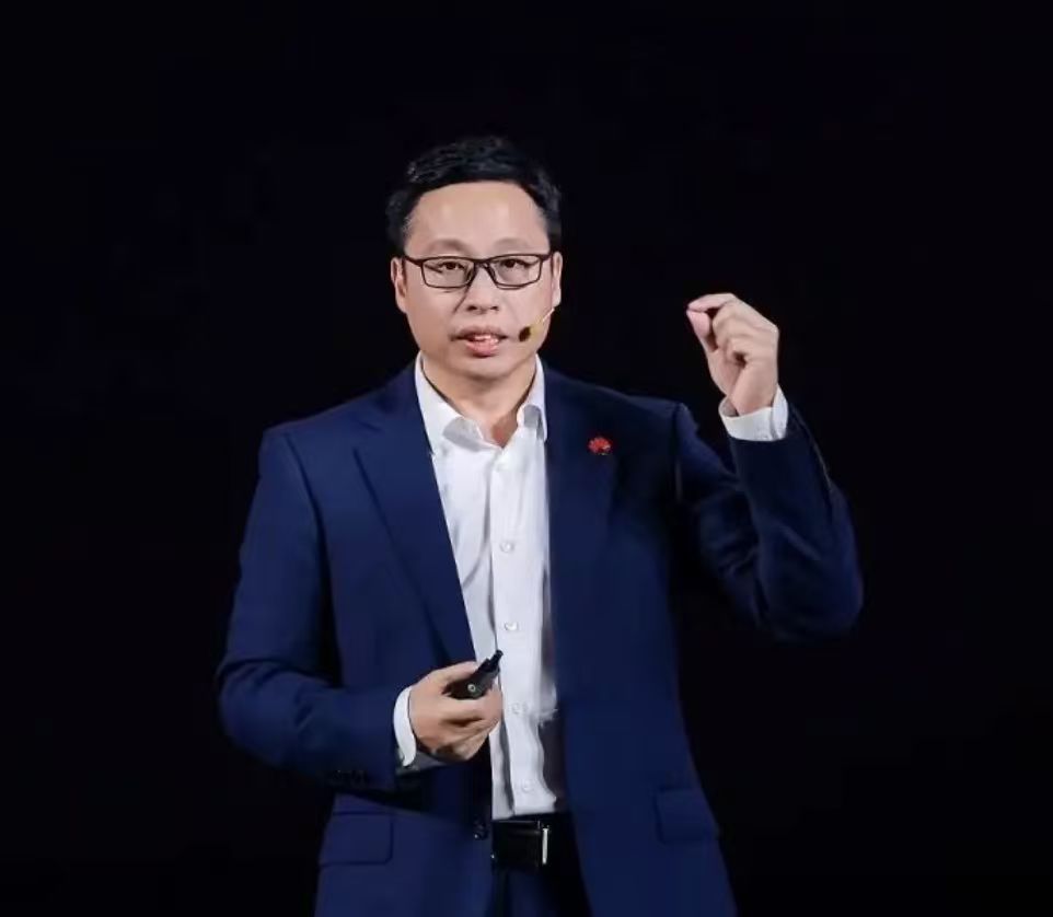 【华为高管回应车企竞争】华为高管回应赚车企钱 9月28日消息，华为高级副总裁、智