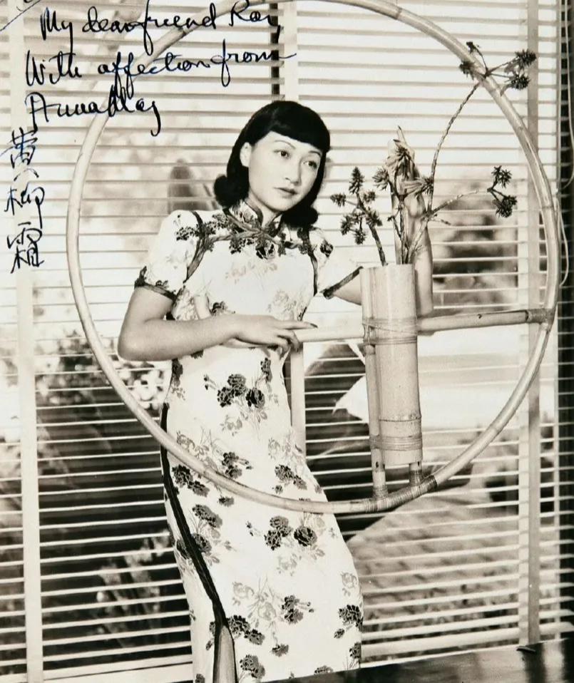 1932年，美籍华裔女演员黄柳霜，一张罕见的留影，让人们得以一窥这位东方美女的独