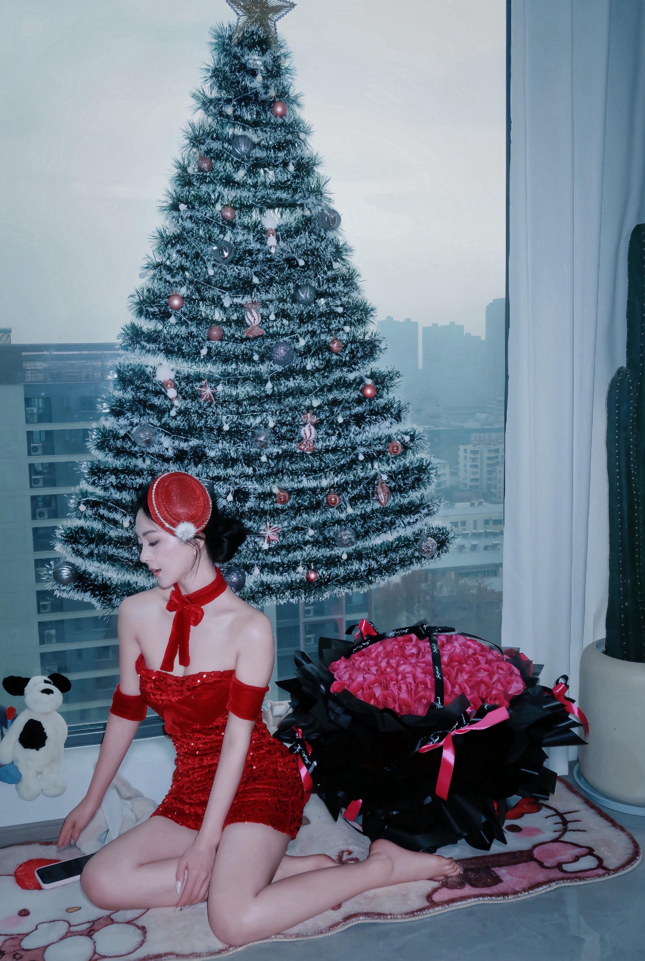 我并不需要畸形的爱恋关系来填补内心的空虚 我的世界足够丰盈 富足 独立