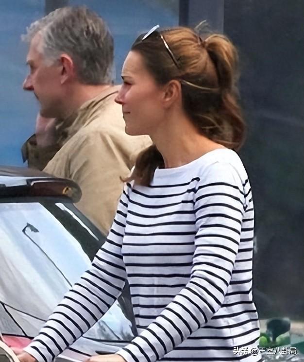 原来，太操心了真的会老的快，威廉王子竟然连胡子都白了~
虽然威廉王子才42岁，但