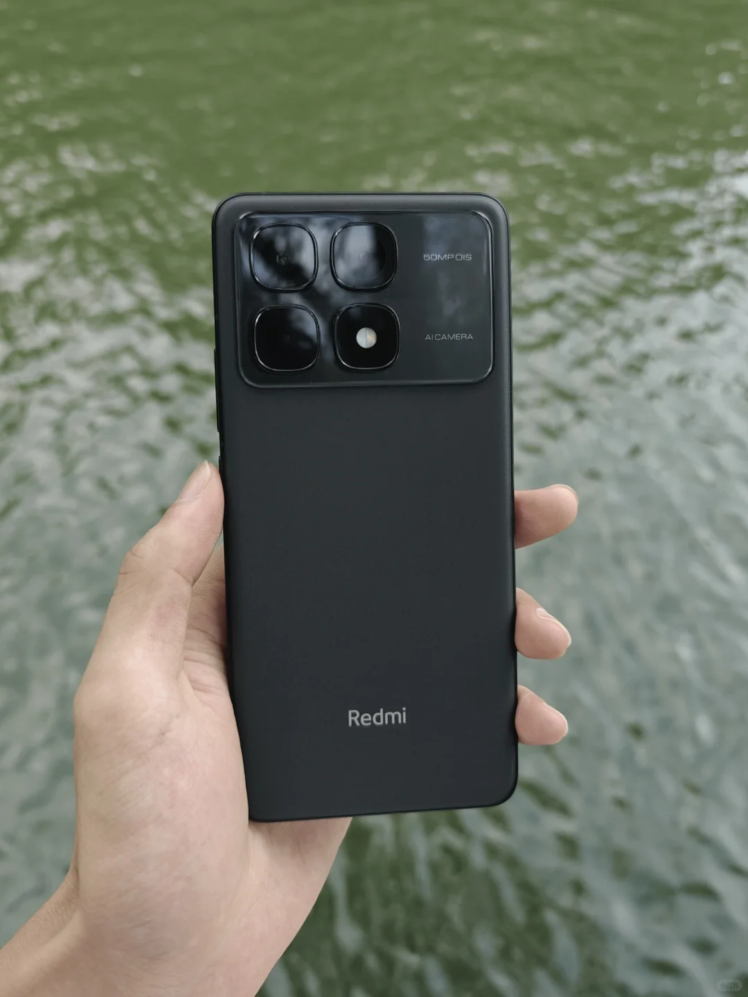 实话说吧，Redmik70至尊的成功几乎就是定了，这次完全是反着干，明...