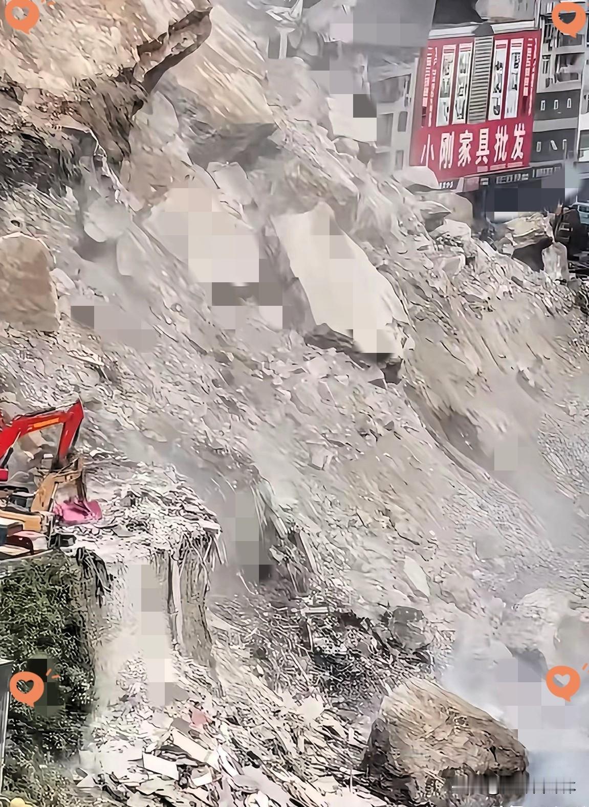亲眼看完救援经过，内心久久无法平静。
不得不感慨，这场救援让人由衷动容。
出动数
