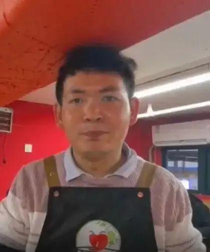 2025年三位武警战士因公外出，走进南京一家小餐馆就餐，本是一场普通的用餐，却上