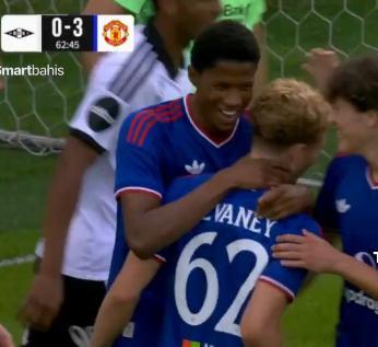 替补出场的小将德瓦尼禁区内补射破门3-0ManUtdspot曼联