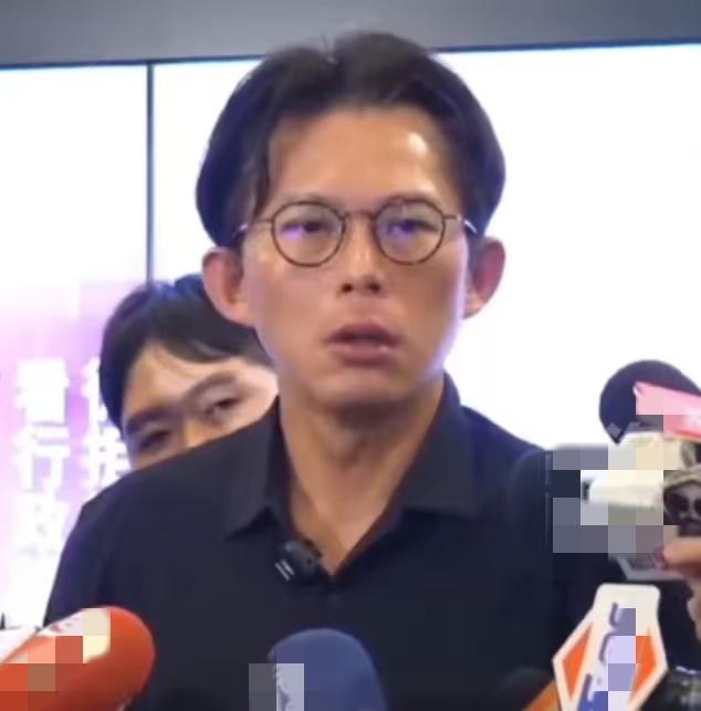 台湾民众党主席黄国昌对媒体说这次跟国民党联手“弹劾”赖清德，本周五弹劾文件就签署