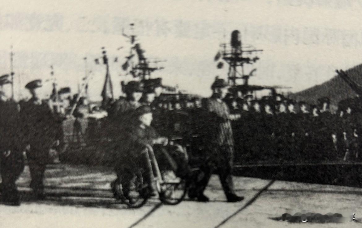 1978年1月29日，72岁的罗瑞卿大将着尚未痊愈的病体，在杨勇上将的陪同下，以