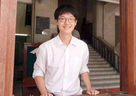 北京一高二学生拒绝保送“清北”，转头就向美国十一家知名大学提交入学申请被拒，被贴