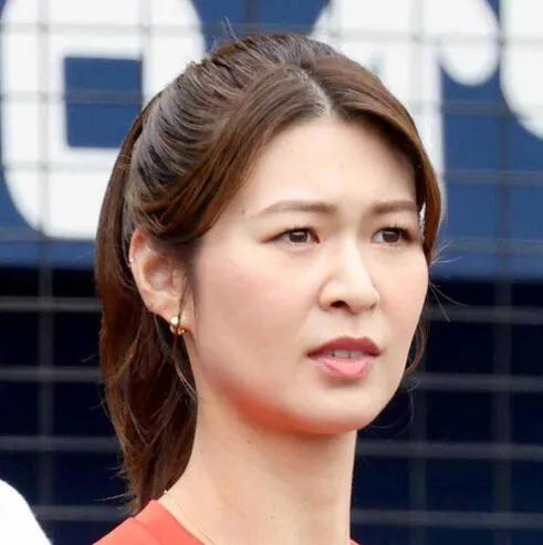 日本女排的天塌下来了。
日本队认为泰国队对日本已经构不成威胁。但是比赛中，泰国队