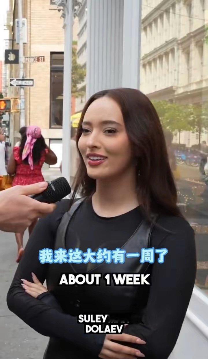 纽约街头随机采访到凡希亚，原来她在国外不火的 ​​​