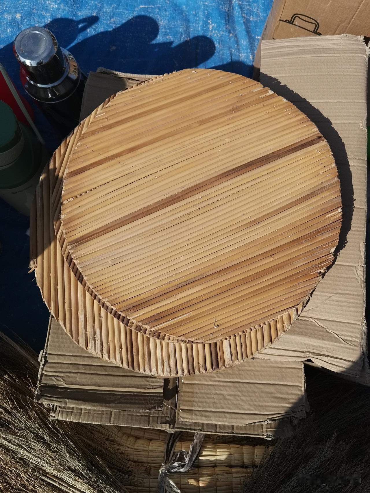 农村老物件,你家还有保留吗?
父母纯手工剥制秸秆，然后拼接而成，圆圆的模样，藏着