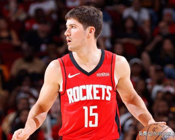 谢泼德只有打首发才能对火箭的价值最大化，理由有三个：
1.精准的外线投射能力。他