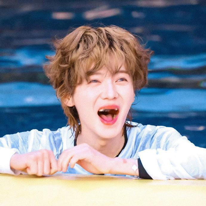 鹿晗王勉零帧起演鹿晗国王的早餐无实物表演 鹿晗王勉零帧起演，鹿晗国王的早餐无实物