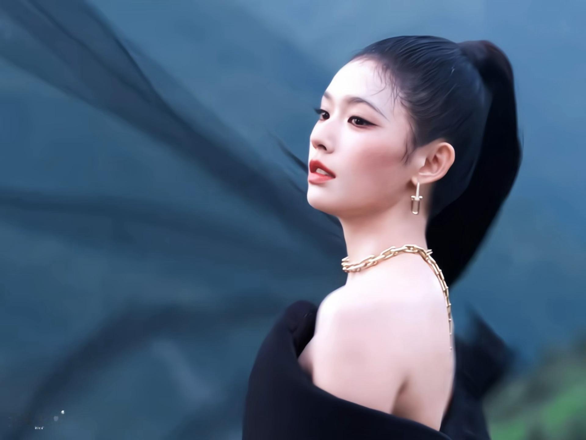 建模脸的冲击力🖤 林允 VOGUE红毯直播 
