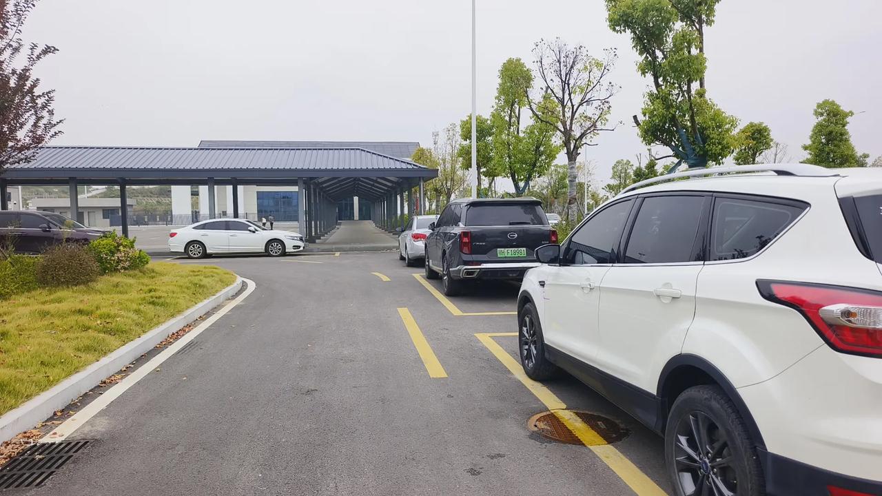 南漳有了高铁🚄后，出行确实很方便。小棉袄一个☝信息想妈妈了。可以立马出发，火车