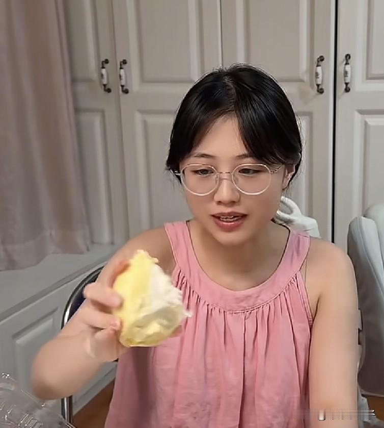 地炮妹妹开学大四，还在纠结是否考研？

整个暑假在家里太舒服了，主要父母的爱太拿