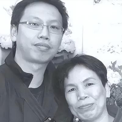 2008年，扬州一单亲母亲，正为女儿嫁妆发愁，银行卡却突然收到1530万转账。母