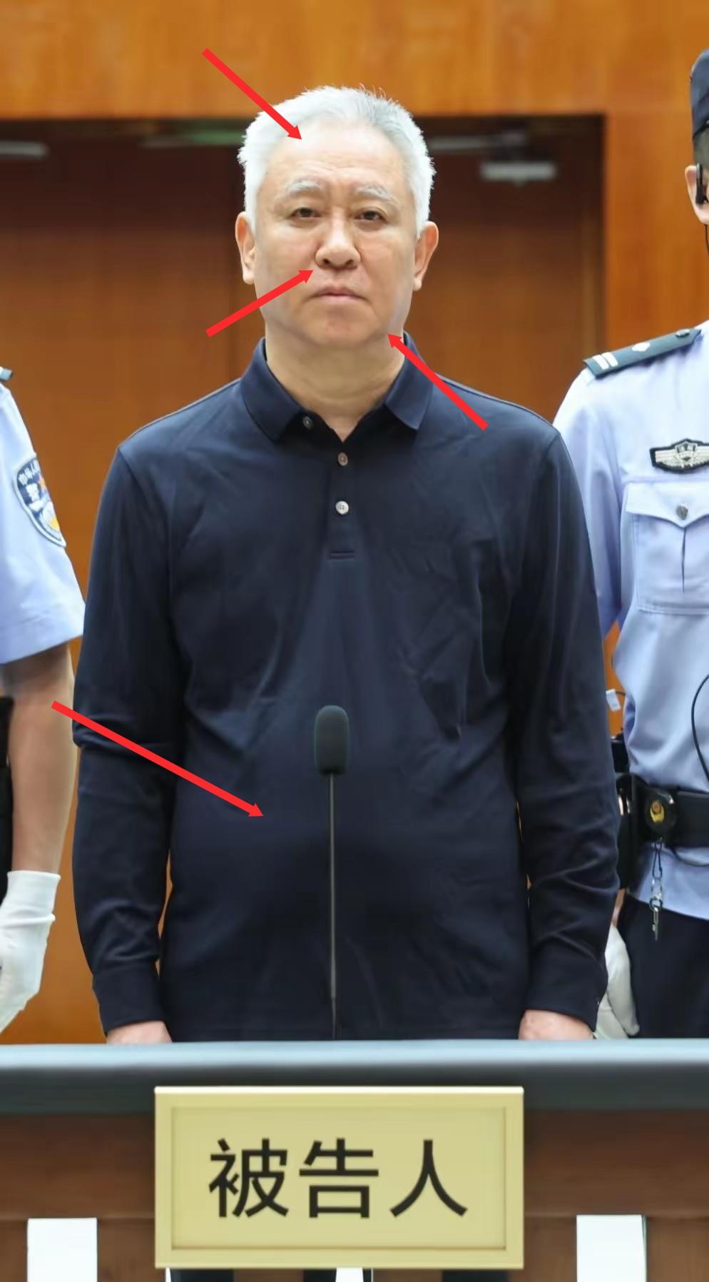 观察许家印的长相，看来传统看人经验也是不准的。

先说许家印的鼻子，非常挺拔，而