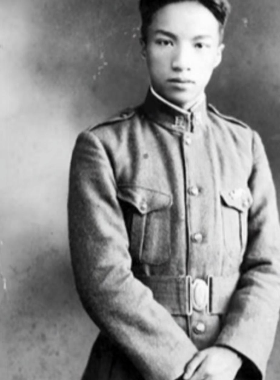 李庆逵（1912年2月12日—2001年2月25日），男，汉族，出生于浙江宁波，