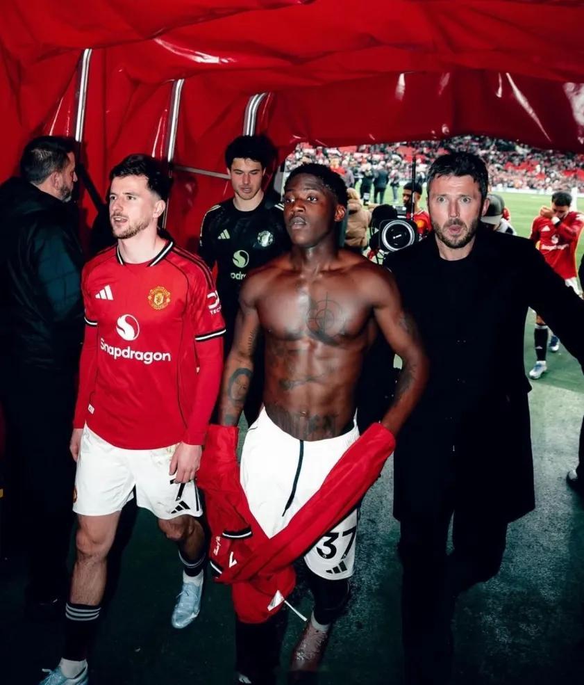 罗马诺消息，曼联很久之前就开始计划梅努的续约事宜，而这将再次成为一个关键的议题。