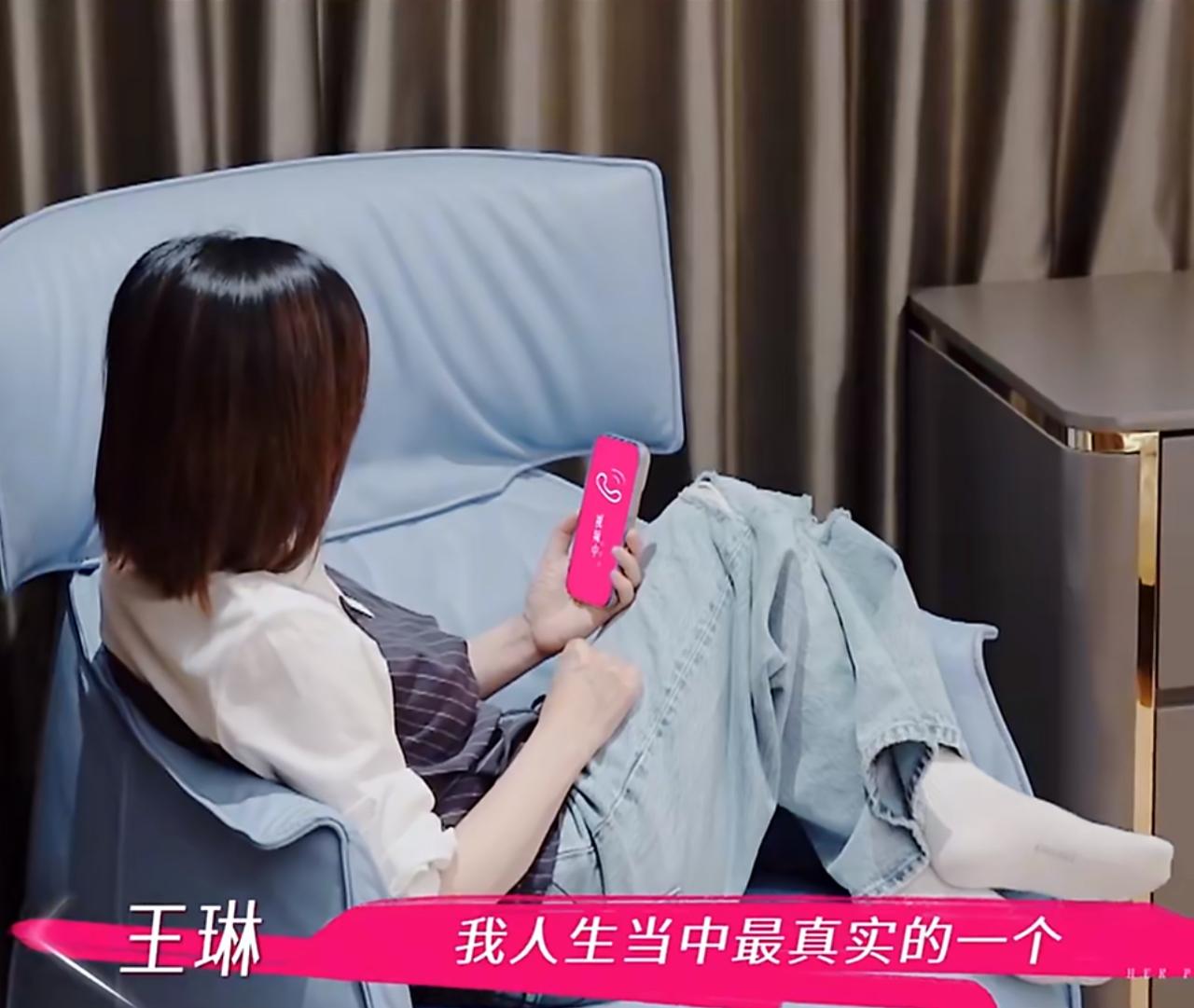 王琳给儿子打电话失控。
《姐姐当家》里关于王琳给儿子打电话这段看的很不舒服。
心