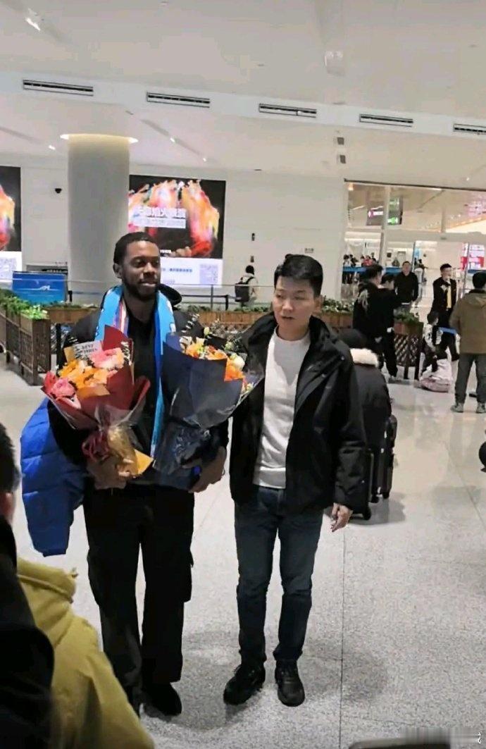 新疆舍弃黑根丝拿下纳托尔，刘炜究竟怎么考虑？球迷有质疑很正常


北京队今天为杰