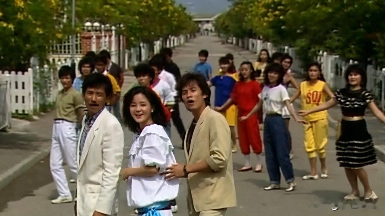 难忘的最美好青春记忆✨

1982年，在TVB为邓丽君打造的香港个人电视特辑里，