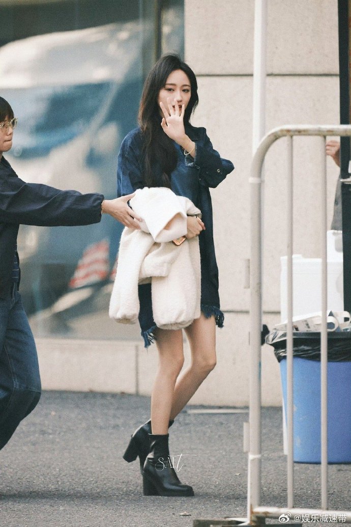 黄婷婷解约后首个综艺 黄婷婷解约后综艺首秀将至！这两年她演员身份出演多部剧，路透