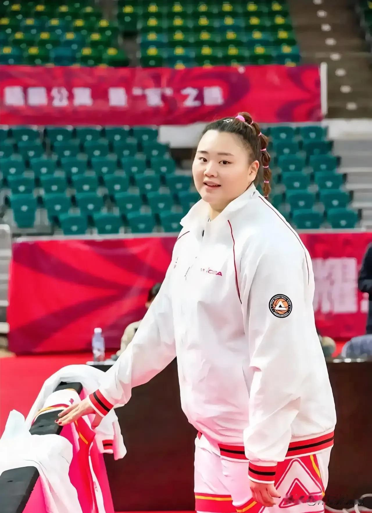 中国女篮奥运资格赛15人集训名单公布，五大球员未能入选深表遗憾：

1、刘禹彤—