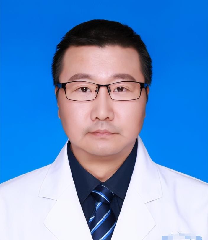 这个医生被曝光了！江苏南京，一位肿瘤医院的医生自掏腰包，为病人默默捐款14年，病