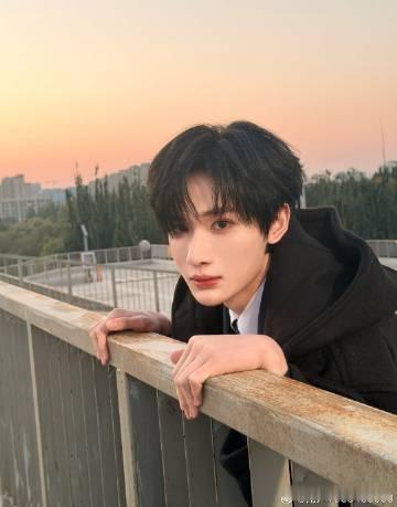 余宇涵新音舞台生图 感谢余宇涵带来的美好，每一次他的舞台呈现都让我感受到艺术的魅