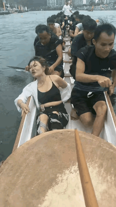 美女
我怎么感觉你是在滥竽充数呢
你在这里就是一个多余的存在[笑哭]