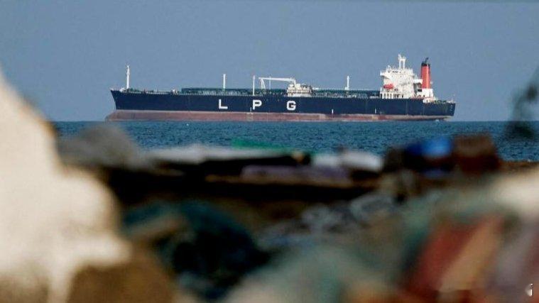 凤凰新闻分享凤凰新闻：美教授：特朗普太善变，中国不愿与美在中东深度挂钩 美教授：