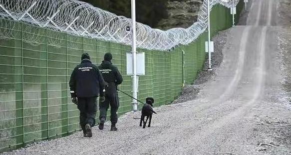 芬兰这个国家挺有意思的，以前害怕俄罗斯入侵，所以，芬兰拼命想加入北约，结果，芬兰