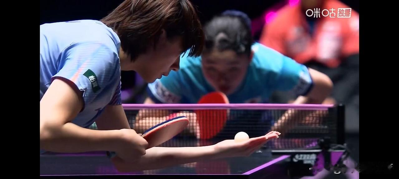 再拿一局，陈熠大比分3-2领先张本美和。
第五局陈熠局末阶段8-10落后，挽救两