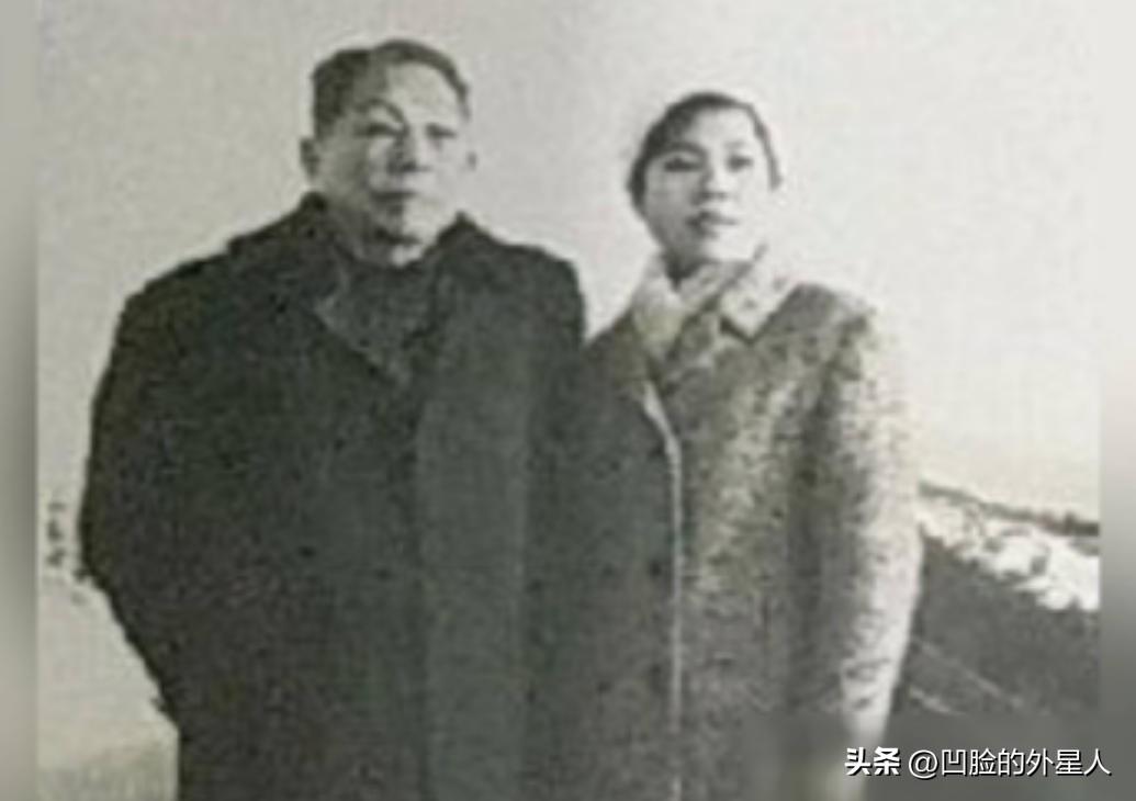 1974年，90岁的杨森迎娶了17岁的张灵凤，洞房之夜，张灵凤哭着说：“你一生娶