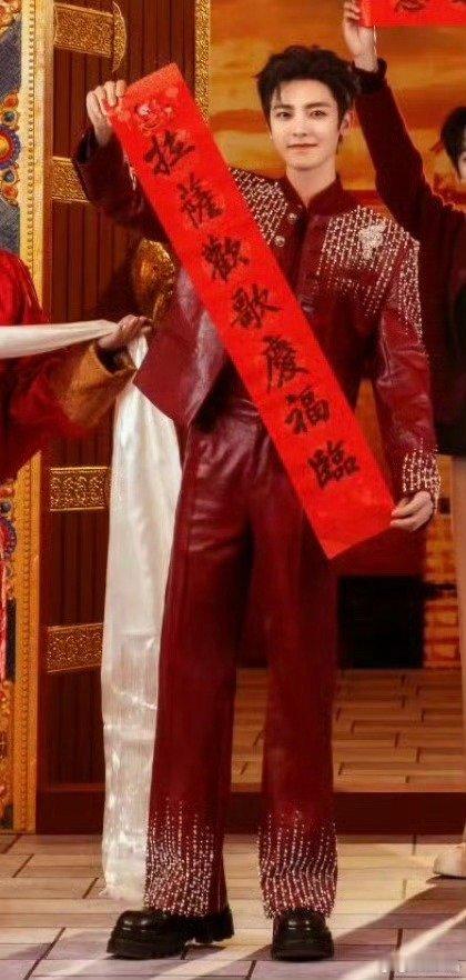 侯明昊西藏旅游推广大使  传下去，侯明昊成为西藏旅游推广大使！昨天他在西藏分会场