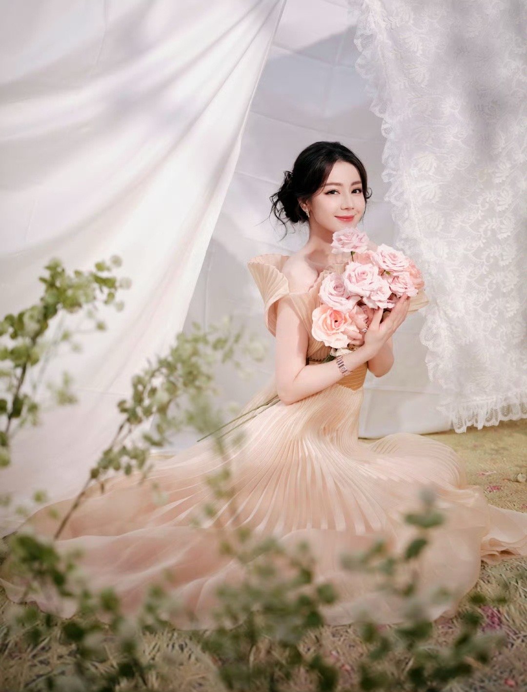 迪丽热巴化妆王崇迪丽热巴太美了吧 ，换了团队和经纪人就是好啊 