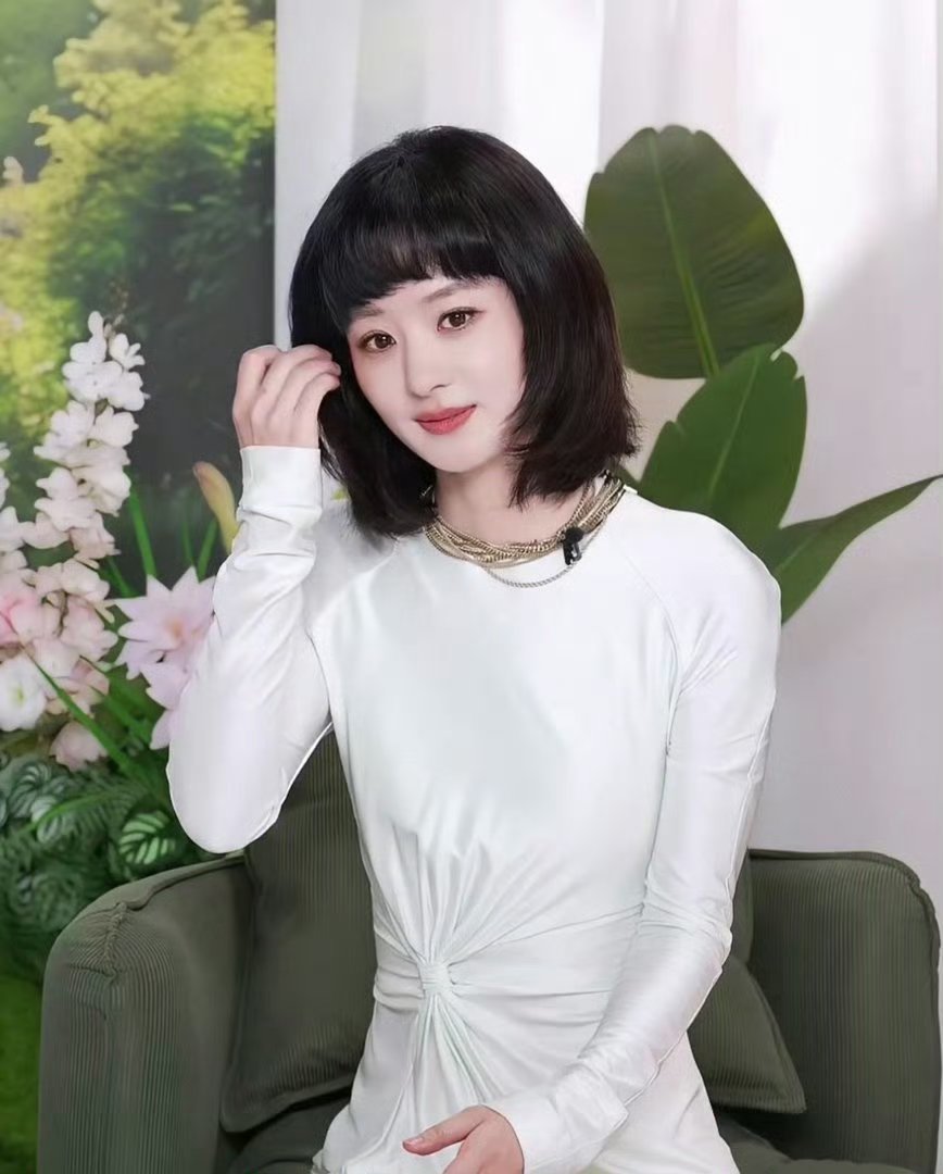 赵丽颖短发造型直播截图，这个发型好萌好甜