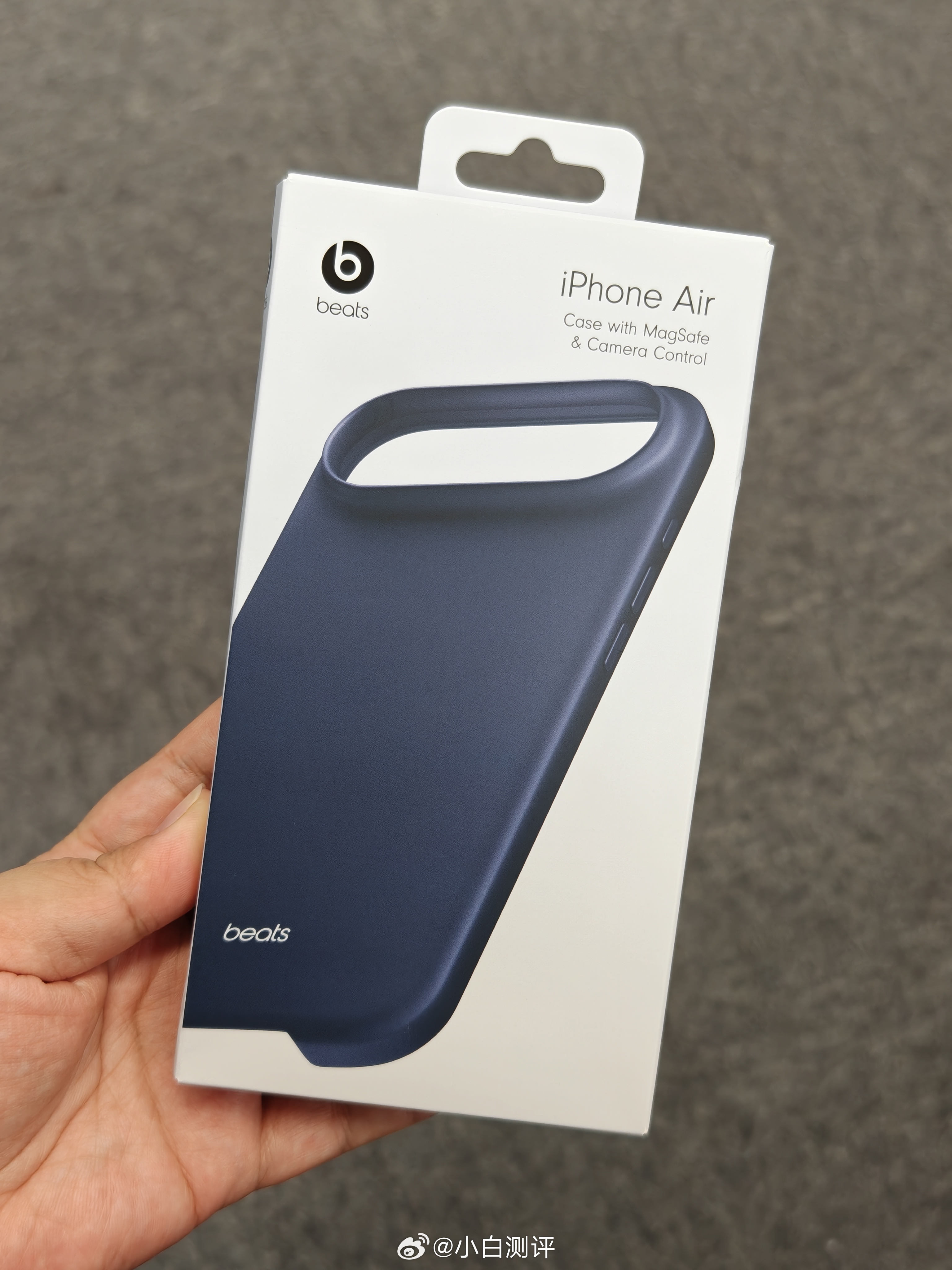 iPhone17还没到手机壳先到了 小伙伴之前买的iPhone Air手机壳到了
