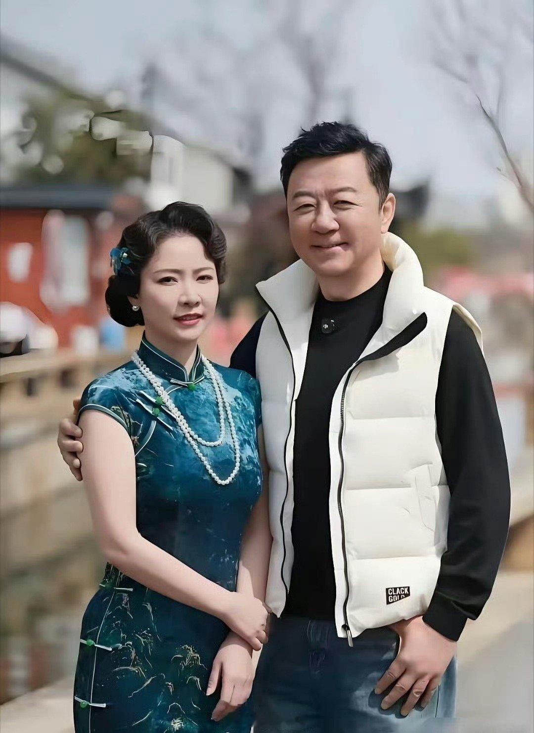 谁能想到，演员郭涛的妻子这么惊艳✨郭涛大家都熟悉，演过不少经典影视剧他老婆李燃，