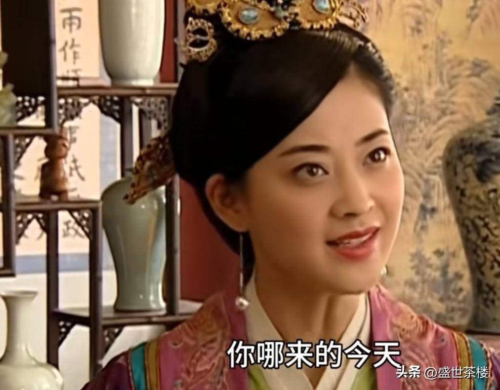 在《张居正》这本书里，万历皇帝在幽静处与宫女幽会，正是激情时刻，却被母亲带着一群