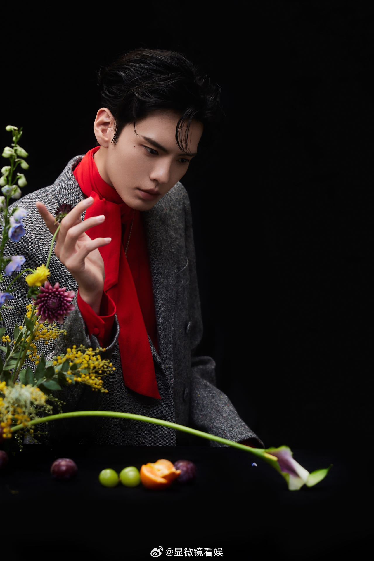 0秒吻上这个毕雯珺 的VOGUE活动造型帅出新高度！完美身形大长腿搭配漫不经心笑