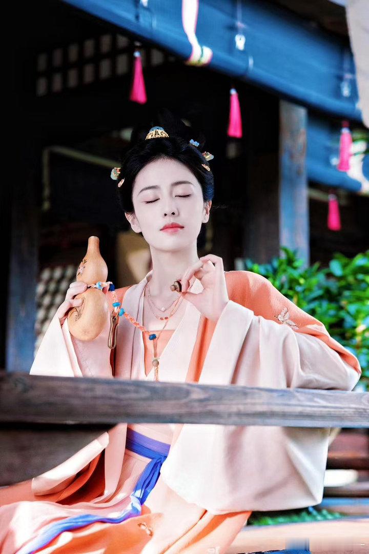 白鹿方六连辟谣 一次两次可能是偶发，六次辟谣集中在同一天，说明背后不是零散的恶意
