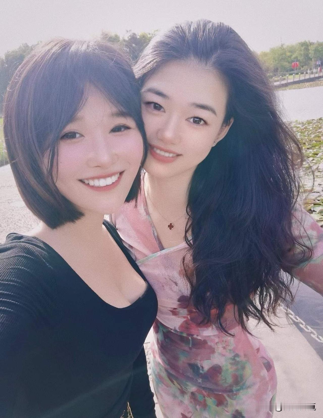 奥黛丽·赫本说，“笑是女人的阳光，能照亮自己，也温暖他人。”